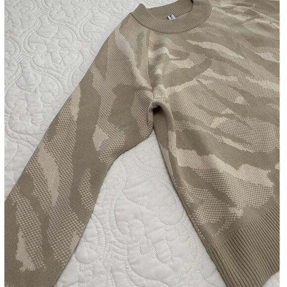 Athleta Womens Jacquard Sweater Abstract Animal Cream Merino Wool Blend medium - Picture 9 of 9